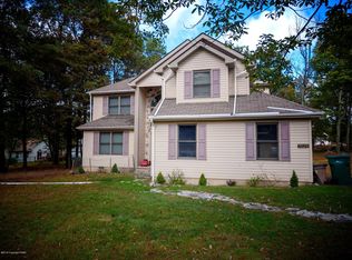 120 Simmons Pl, Bushkill, PA 18324