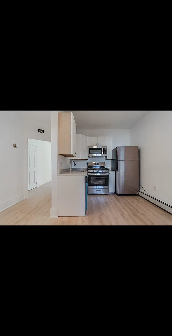 3 bed, 1000 sqft, $2,700 — Photo 1