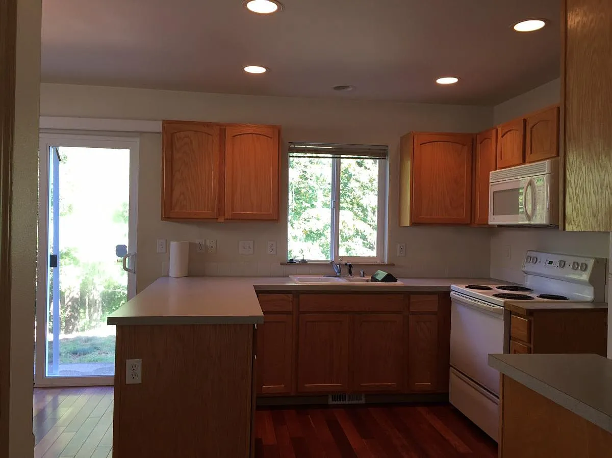 3 bed, 2.5 bath, 1279 sqft, $2,600 — Photo 3