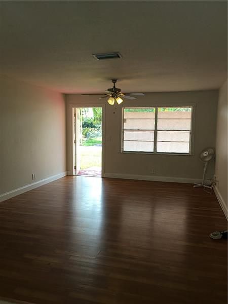 1st image of 2711 NE 49th St APT 3