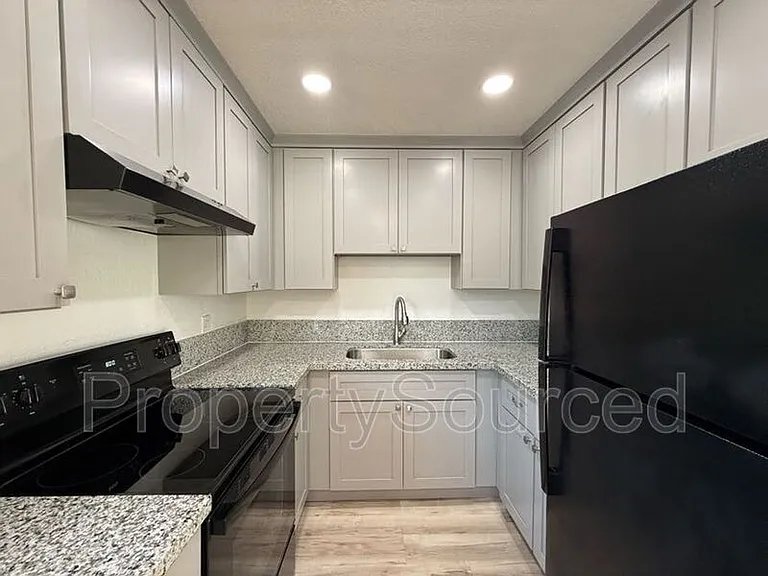 911 H St #1 — Photo 10