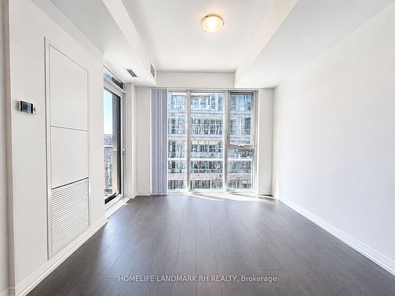 3rd image of 400 King St W #619