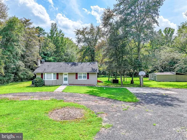 410 Lakehurst Rd, Browns Mills, NJ 08015