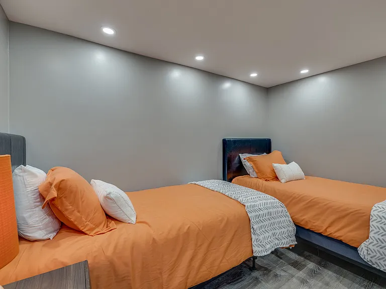 5009 Emerald Dr — Photo 34