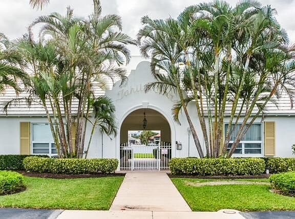 3rd image of 314 Venetian Dr Unit 7