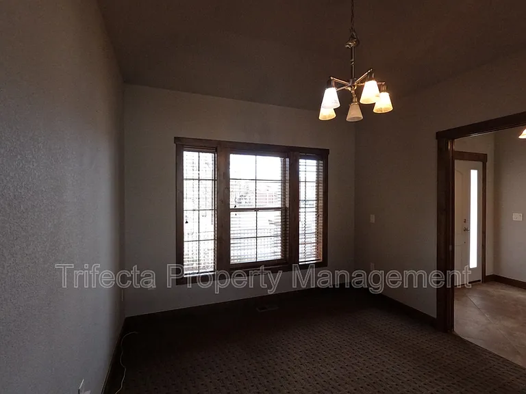 1032 Hessen Dr — Photo 4