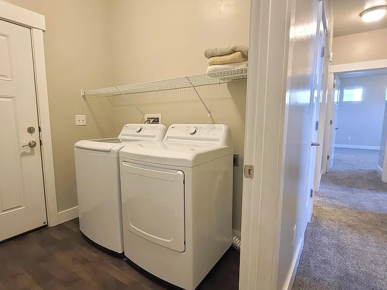 74 W Silver Springs Dr — Photo 8