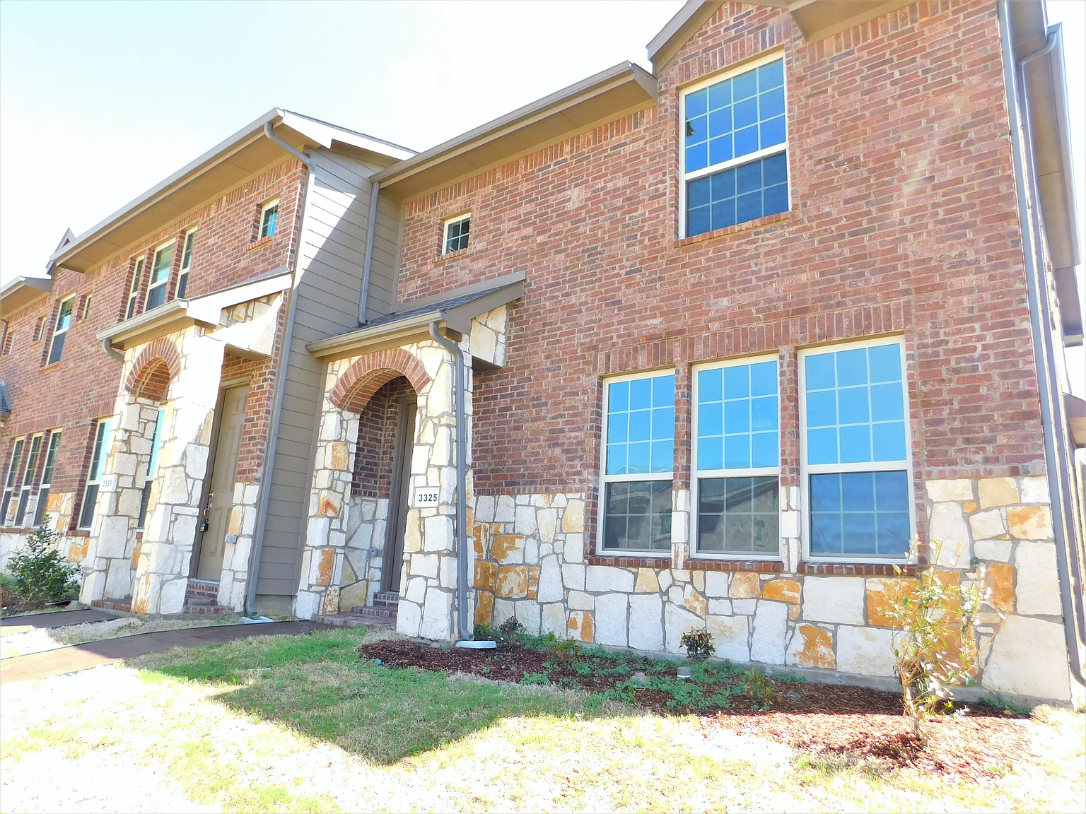 3 bed, 2.5 bath, 1752 sqft, $2,100 — Photo 1
