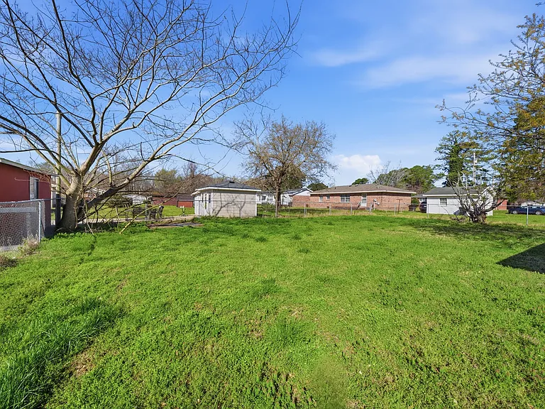 1403 Herrington Rd — Photo 12