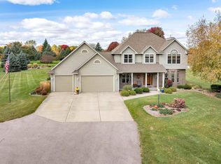 2932 Hidden Lake Ln, Green Bay, WI 54313