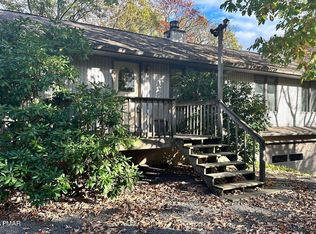 1231 Gap View Dr, Scotrun, PA 18355