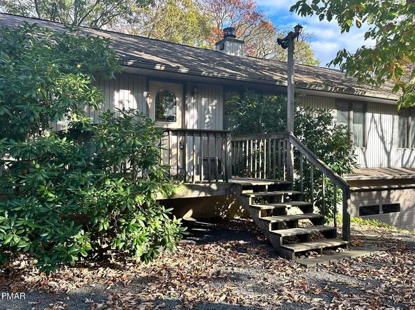1231 Gap View Dr, Scotrun, PA 18355
