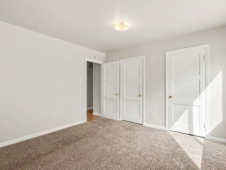 912 E Lasalle St — Photo 14