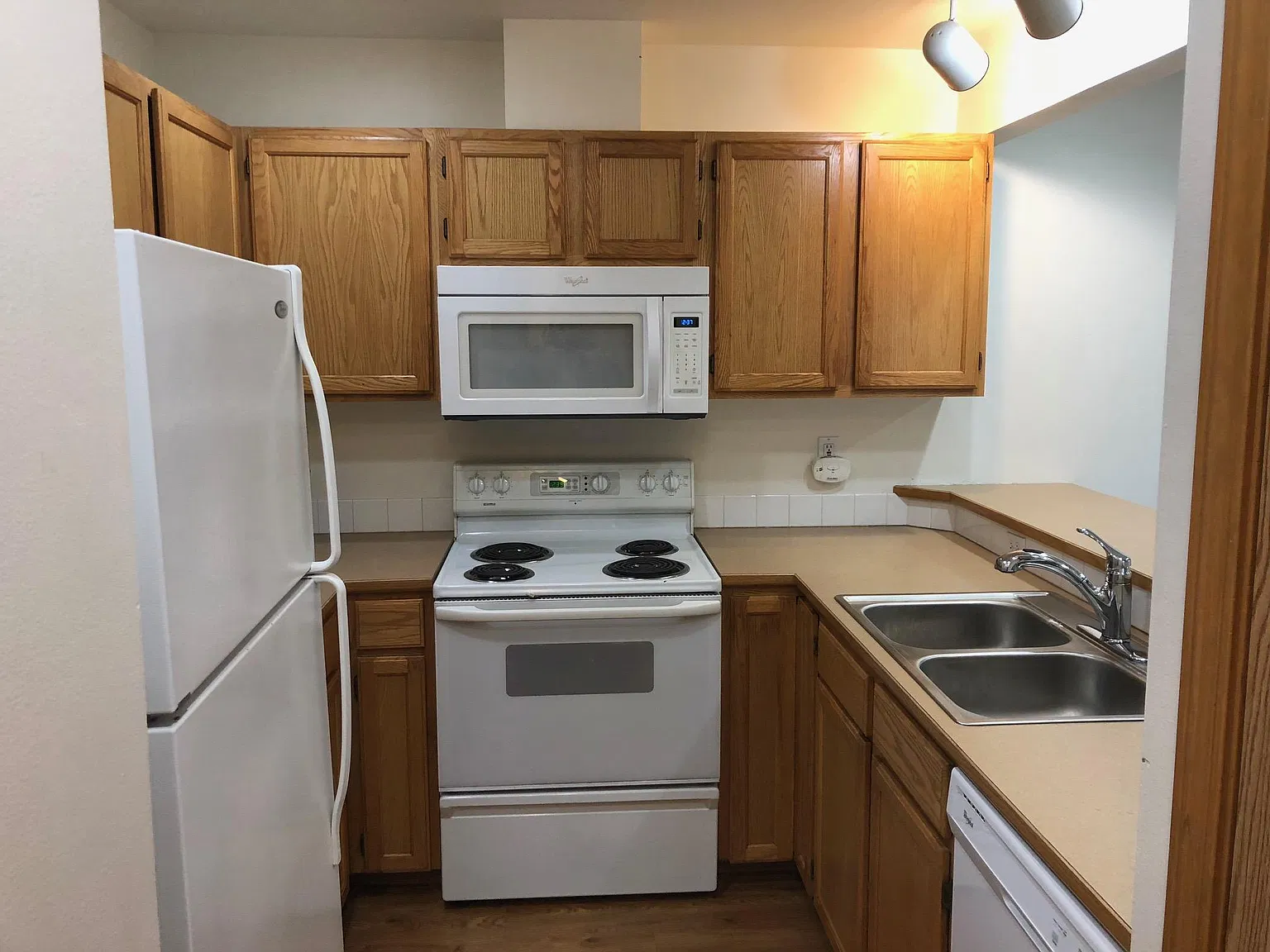 3 bed, 2.5 bath, 1250 sqft, $2,450 — Photo 4