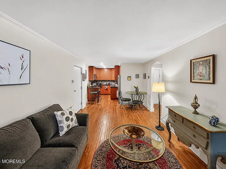 301 6th Ave #101 — Photo 4