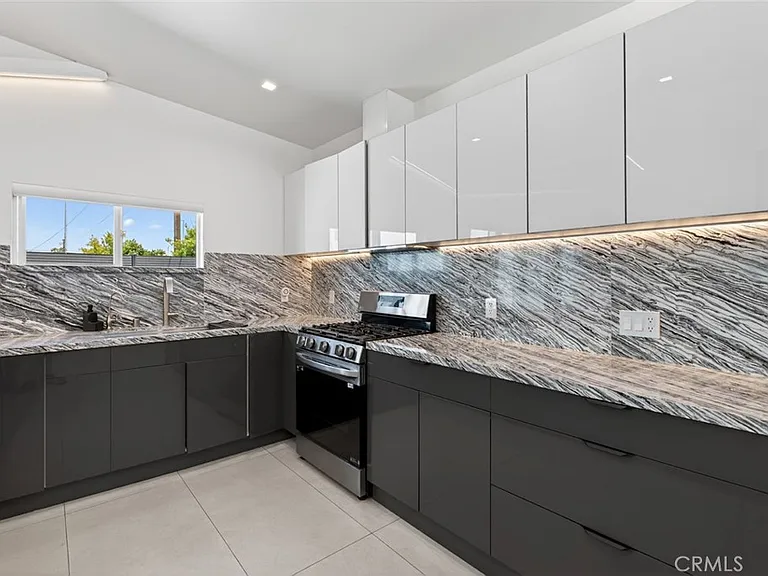 10806 Paso Robles Ave — Photo 12