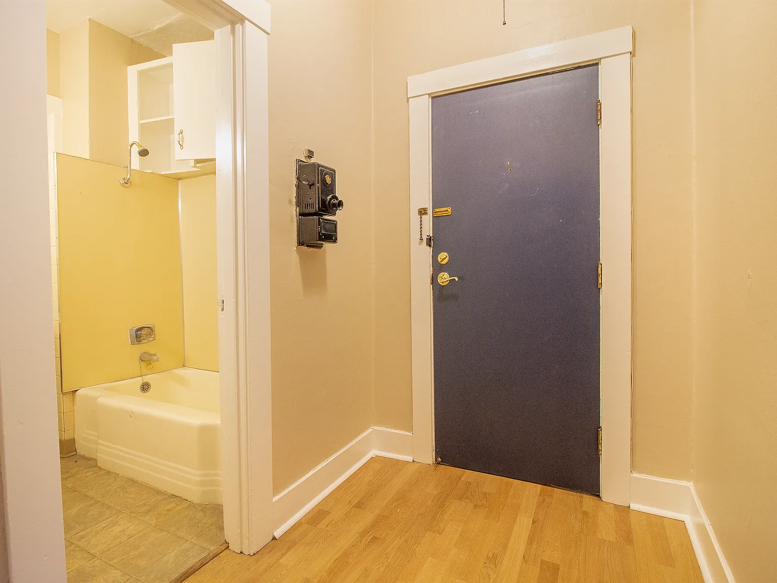 The Topanga Apartments — Photo 3