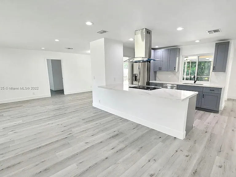 5300 SW 7th St — Photo 11