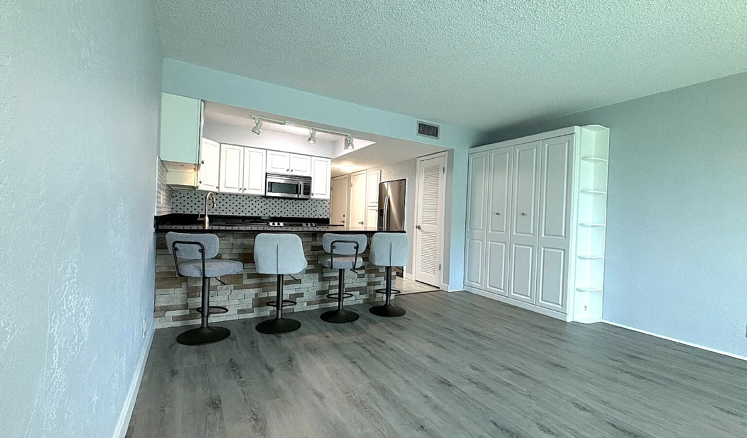 1437 N Atlantic Ave — Photo 2