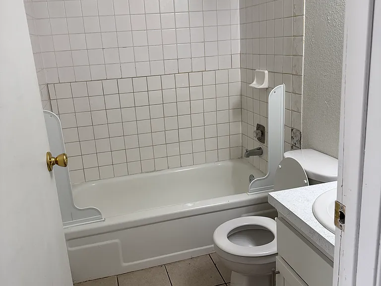 1025 W Entiat Ave #D16 — Photo 8