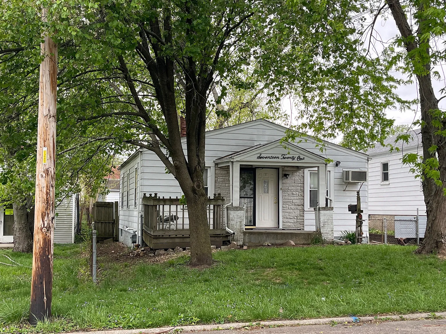 1721 E Moore St photo 1