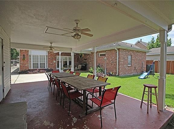 4th image of 5324 Cocos Plumosas Dr