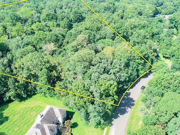 5th image of 30 Cranbury Brook Dr