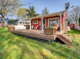 696 Bells Grv, Point Roberts, WA 98281