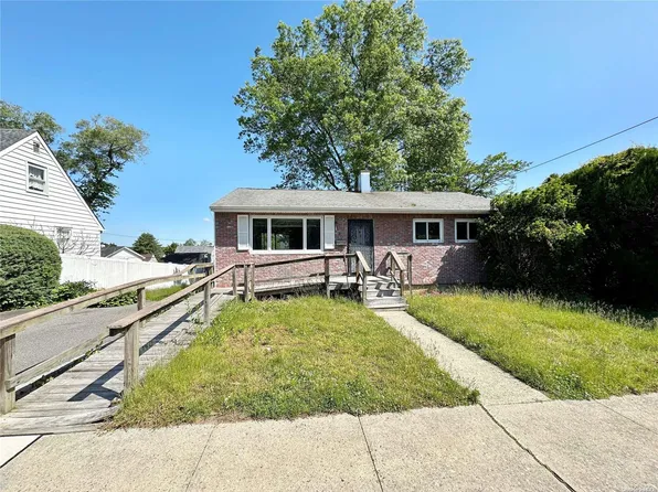 9 Donahue Street, Glen Cove, NY 11542