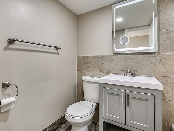 2nd image of 8 Monroe St APT 201