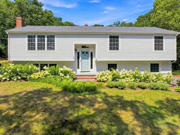 30 Pawtuxet Rd, Plymouth, MA 02360