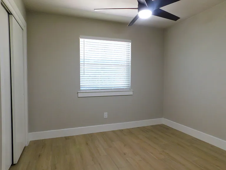 404 Woodson Cir — Photo 13