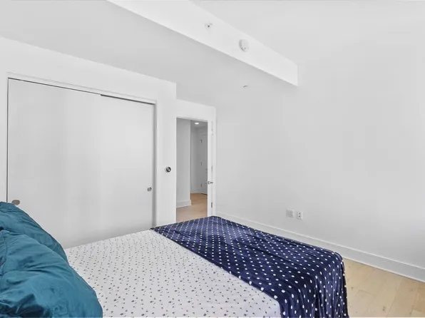 9 Avenue At Port Imperial image 15 of 27