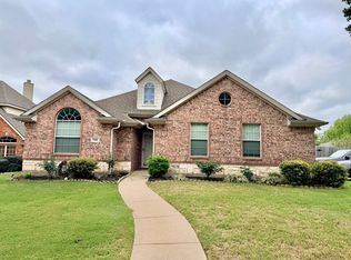900 Ascension Dr, Hurst, TX 76053