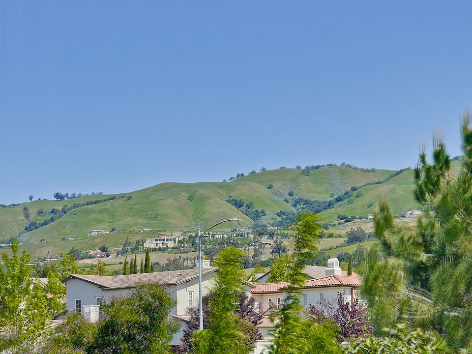 2nd image of 3914 Avignon Ln