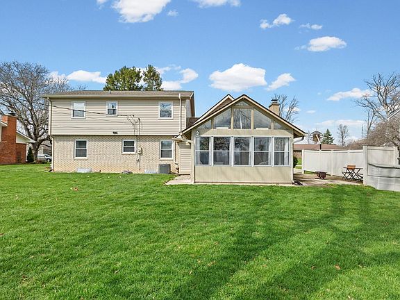 2nd image of 2033 Old Oak Dr