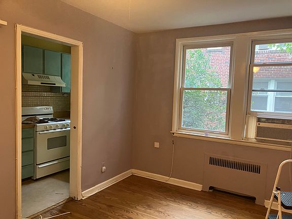 5th image of 2322 40th Pl NW APT 203