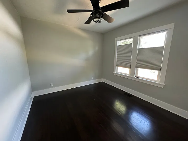 498 Johnston St — Photo 18
