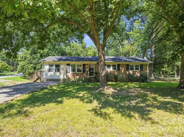 209 Azalea Rd, Lancaster, SC 29720