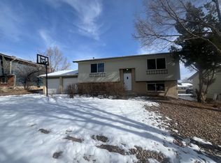 1555 Yakima Dr, Colorado Springs, CO 80915