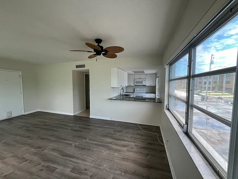 2301 Bay Blvd #2 — Photo 7