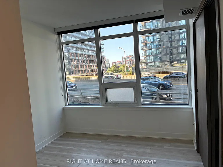 19 Bathurst St #605 — Photo 8
