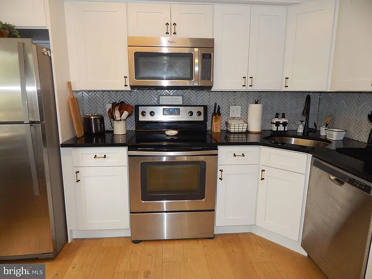 339 Green Meadow Ln — Photo 9