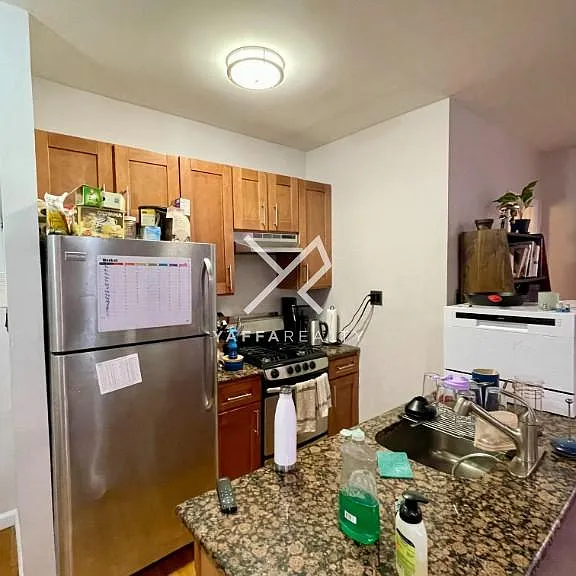 382 Montgomery St #3B — Photo 4
