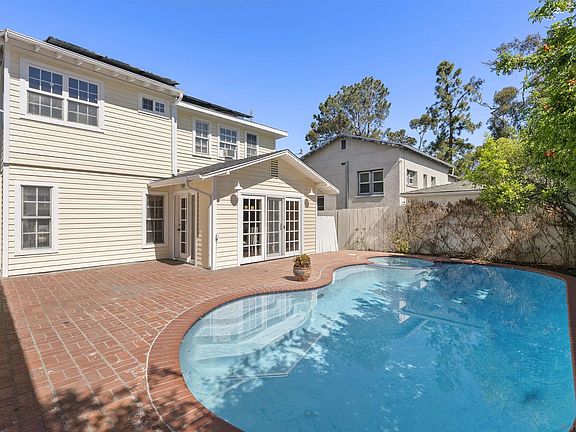 Swimming Pool/Hot Tub/Sauna