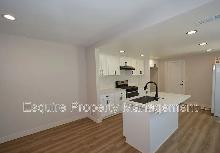 3551 W Hemlock St — Photo 4