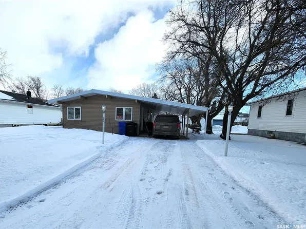 304 Second AVENUE E, Lampman, SK S0C 1N0