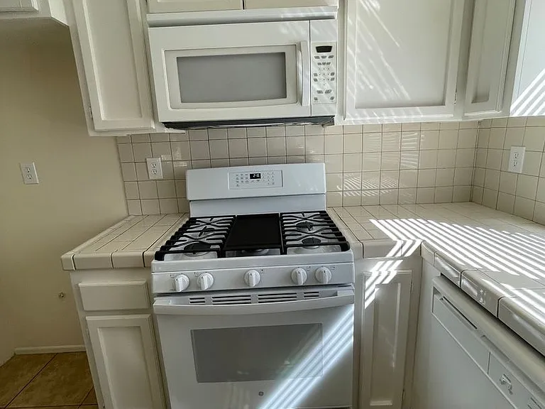 10246 Arroyo Ave — Photo 14