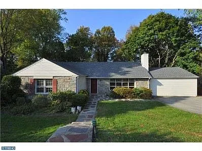 1236 Greentree Ln photo 1