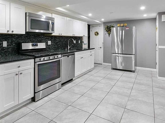4th image of 24-02 92nd St